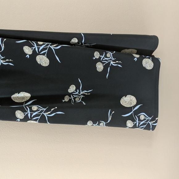 BCBG MaxAzria Black floral wrap dress - Picture 6 of 9